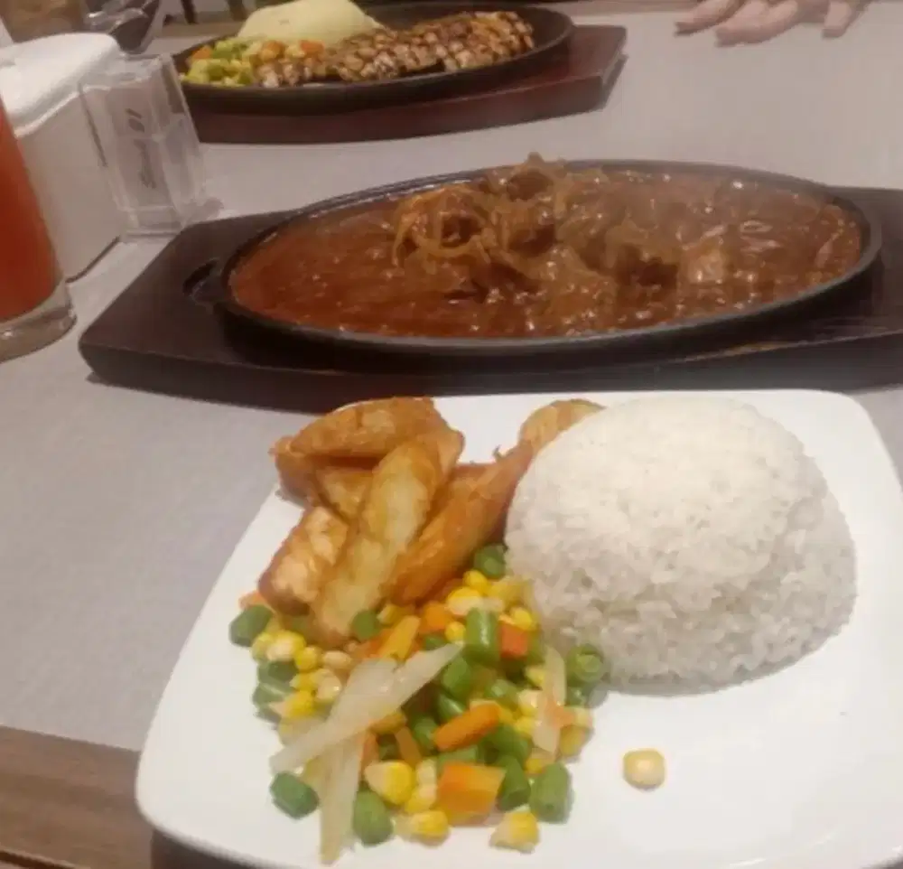 MENCARI LOWONGAN PEKERJAAN KOKI/COOK