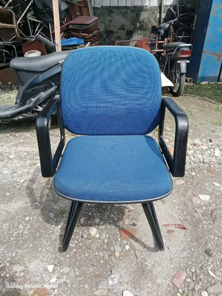 Kursi Kantor Kekinian / Kursi Bekas Murah