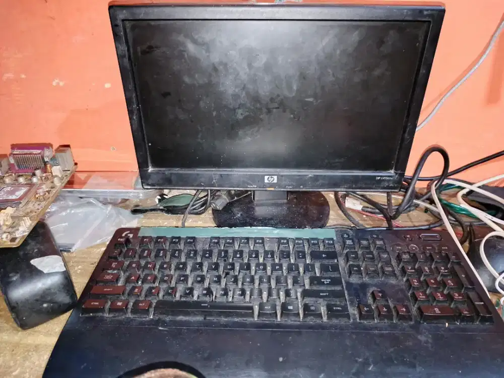 HP EliteDesk 800 G1 SFF atau HP ProDesk 600 G1 SFF. 