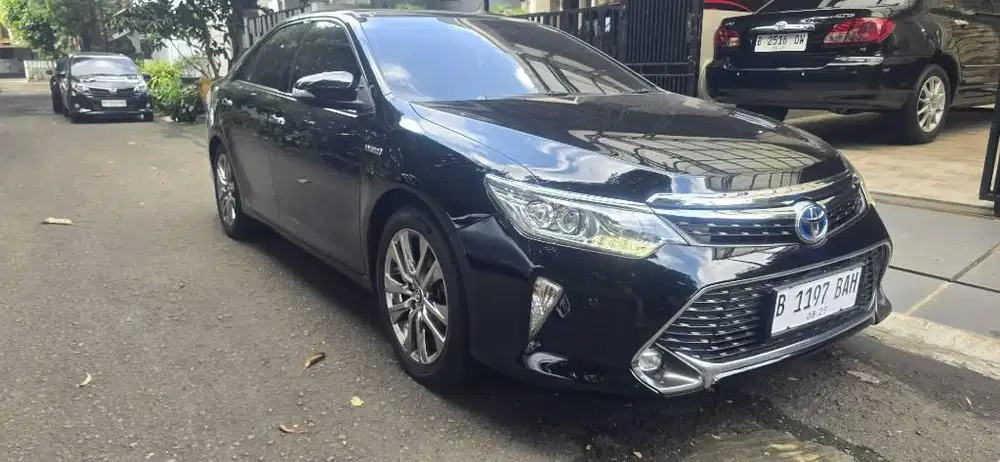 Toyota Camry 2.5 L Hybrid AT