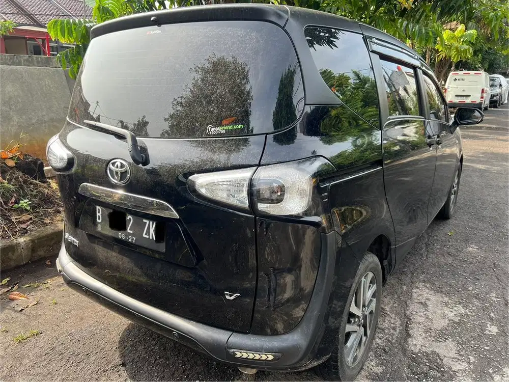 Dijual cepat toyota Sienta V manual