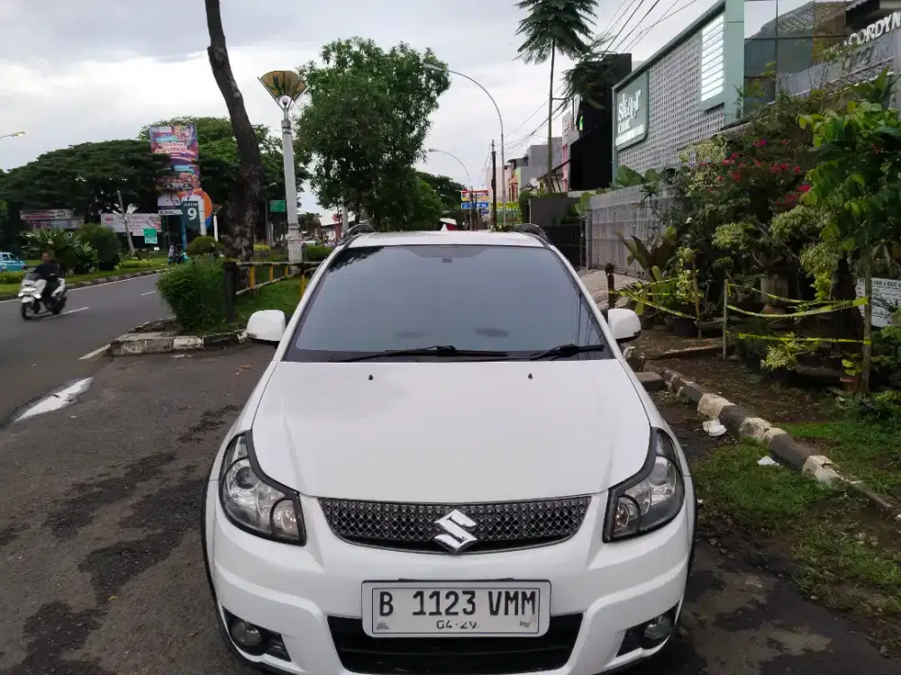 Suzuki X Over AT 2012