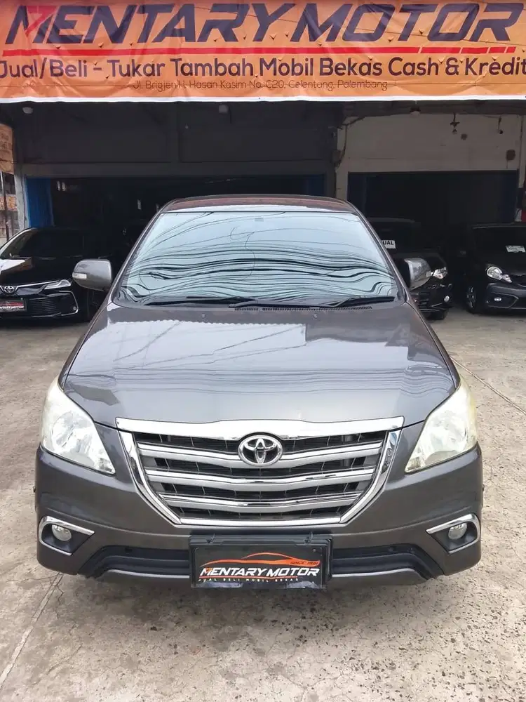 Toyota Grand Innova 2.0 V Bensin Manual Tahun 2015 Abu-Abu Metalik OK