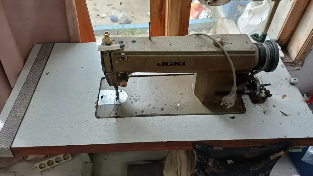 Mesin Jahit Juki servo