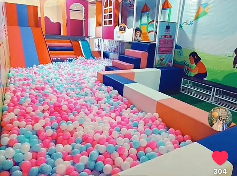 Dijual playground indoor beserta bolanya