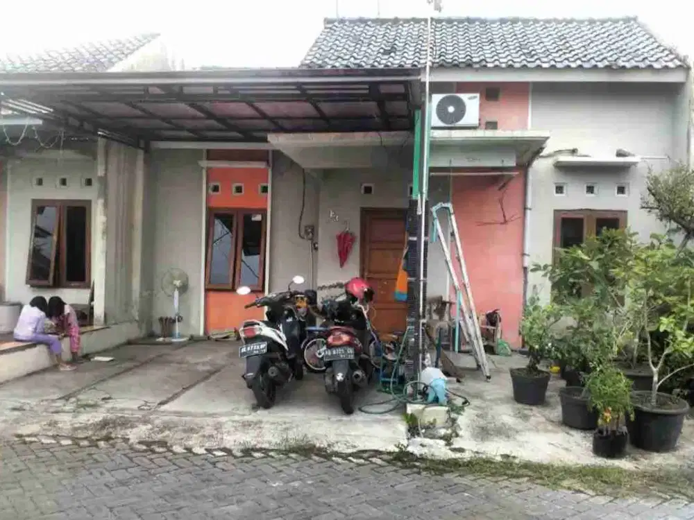 Rumah Second Strategis dalam Cluster One Gate Pabelan