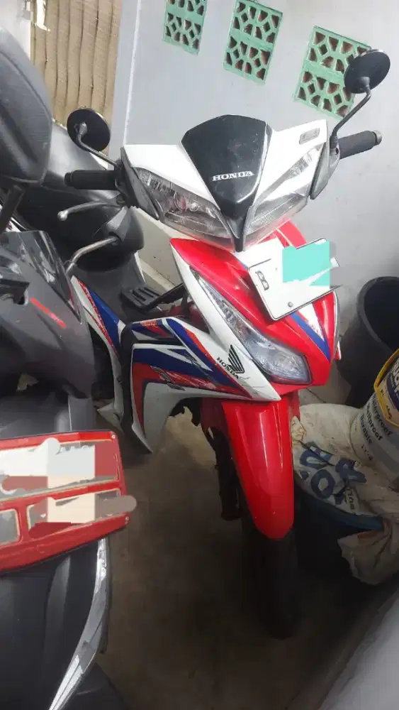 Dijual cepat motor honda blade 2015