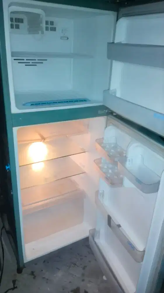 Kulkas 2Pt LG tanpa Bunga Es Cepat beku,