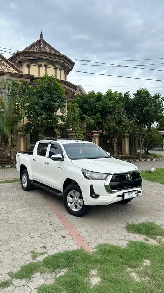 [2023] TOYOTA HILUX DOUBLE CABIN 4x4 2023