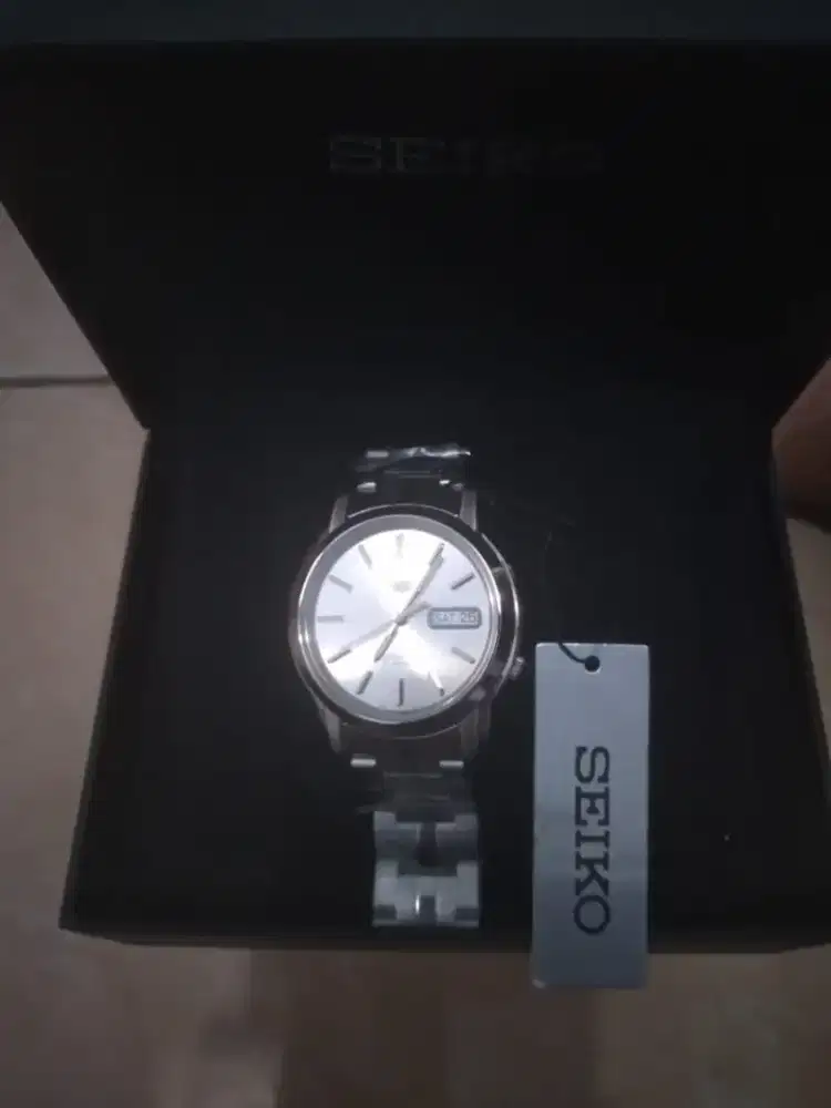 Jam tangan seiko