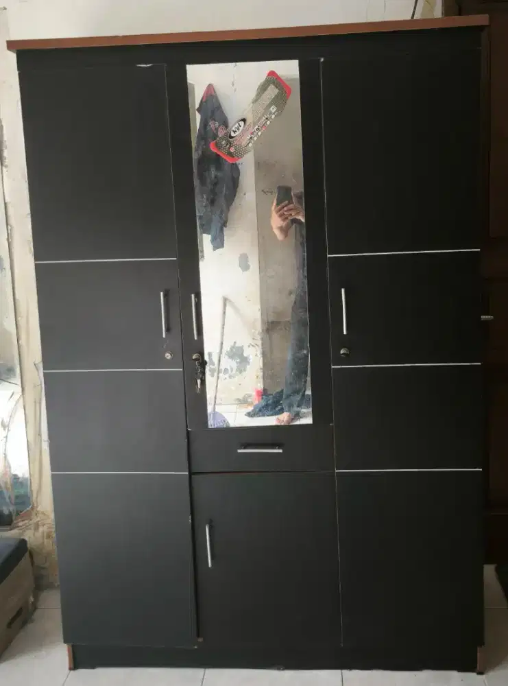 LEMARI PAKAIAN JATI BELANDA