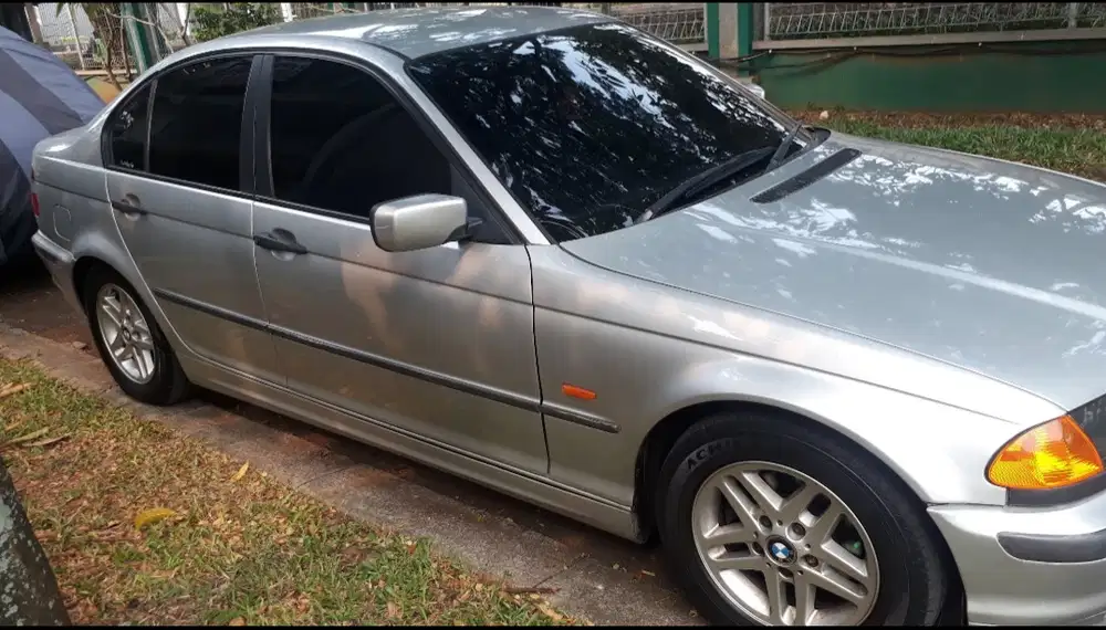 BMW 318i 2000 Bensin