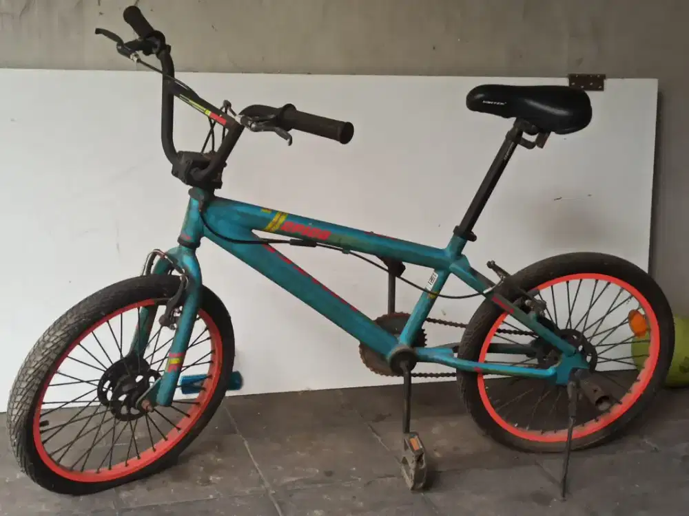 Sepeda United Epica warna biru muda