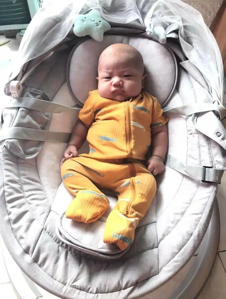 Bouncer sugarbaby hug me