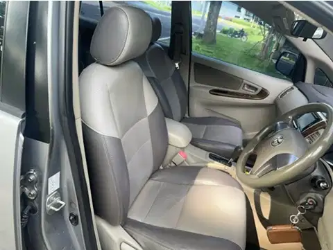Toyota Kijang Innova 2014 Bensin