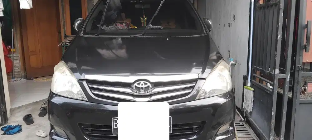 Toyota Kijang Innova 2010 Bensin