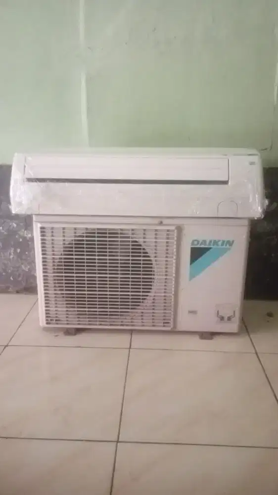 Terima Dingin. AC Daikin ½ PKan. R.32. Free Material.  Khusus Bogor.