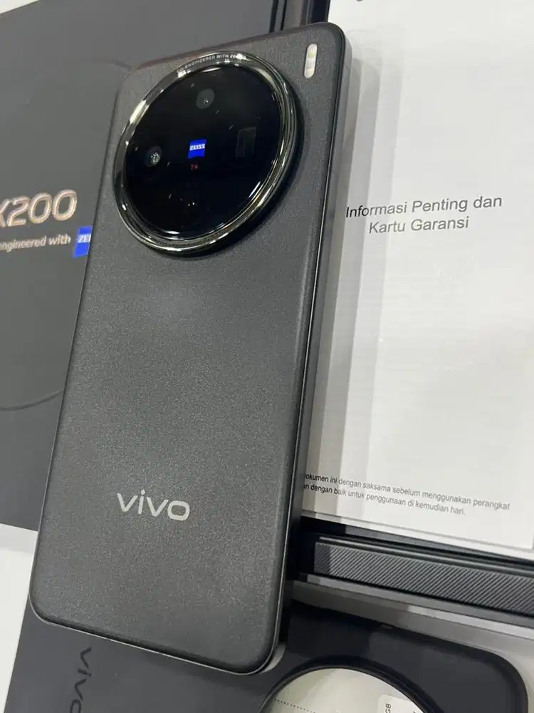 Vivo x200 5g ram 12/256gb
