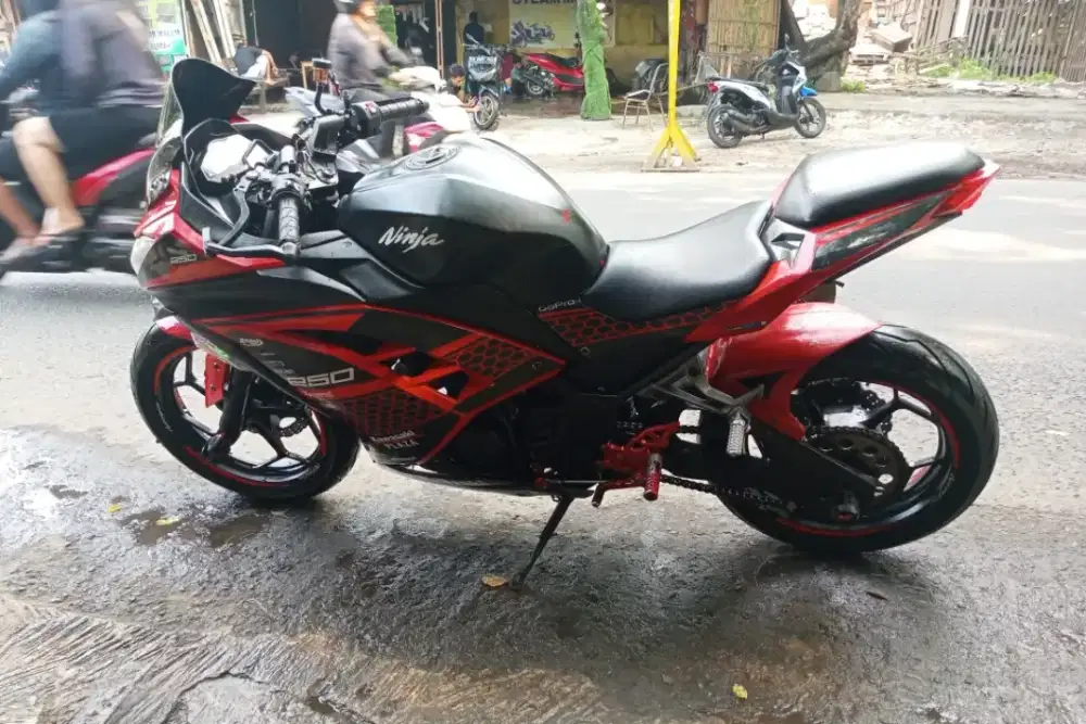 Menjual motor ninja 250 tahun 2014