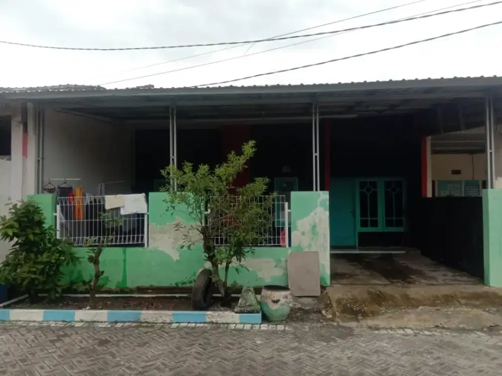 Dijual cepat. Rumah strategis dekat jalan raya dan fasilitas umum