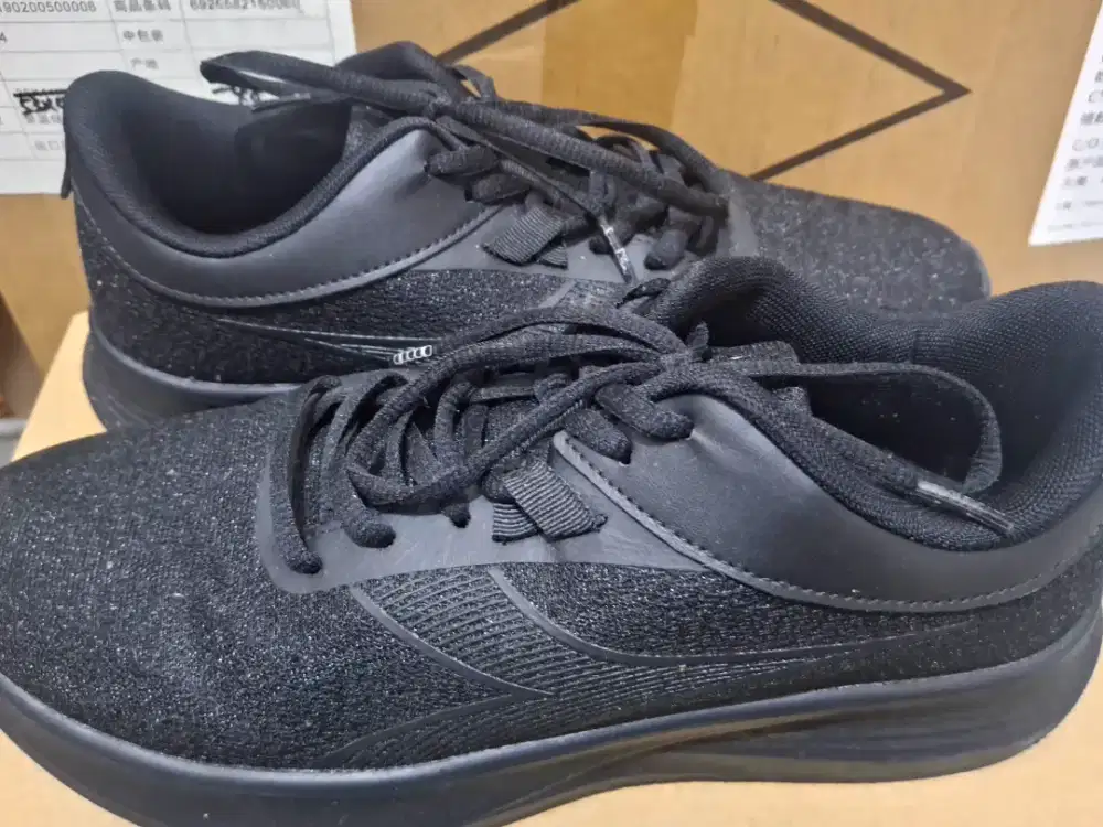 Sepatu Diadora size 41