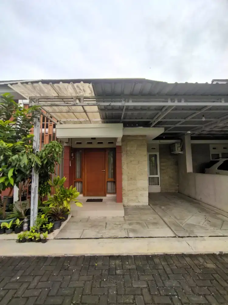 Rumah Disewakan Full Furnish Dalam Perumahan Free Wifi