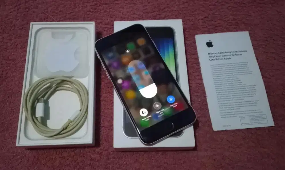 Iphone SE 3 2022 128gb ex ibox ( bisa tukar tambah )