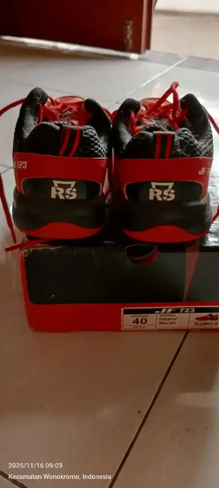 Dijual sepatu badminton type RS JF723