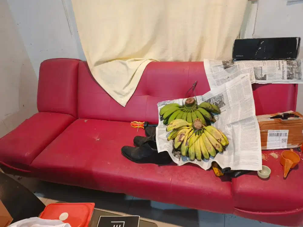 Jual sofa kulit oscar merah