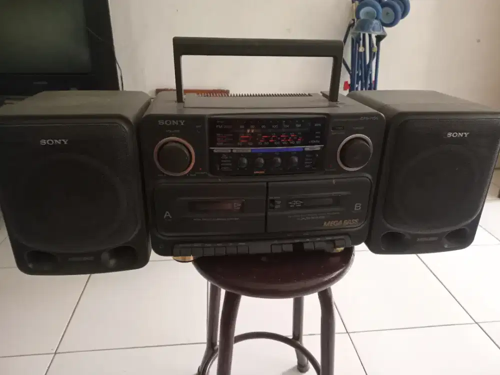 Radio tape Recording Sony type CFS 715S.