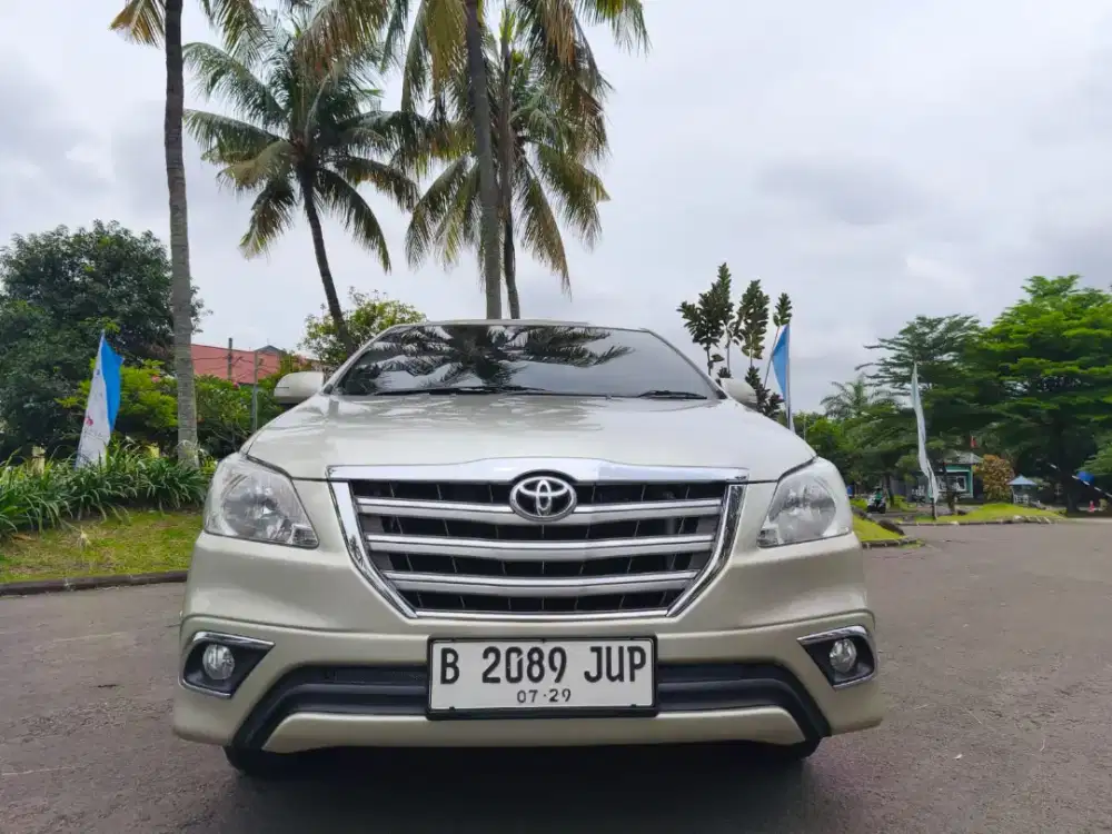 Kijang Inova V at bensin 2014