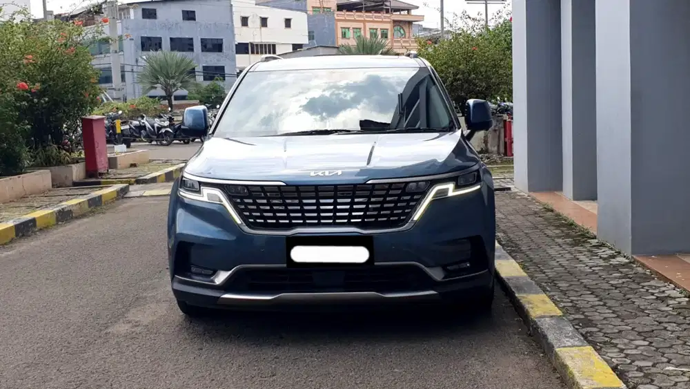 Kia grand carnival premiere 2023 diesel 11 seater 2023 biru