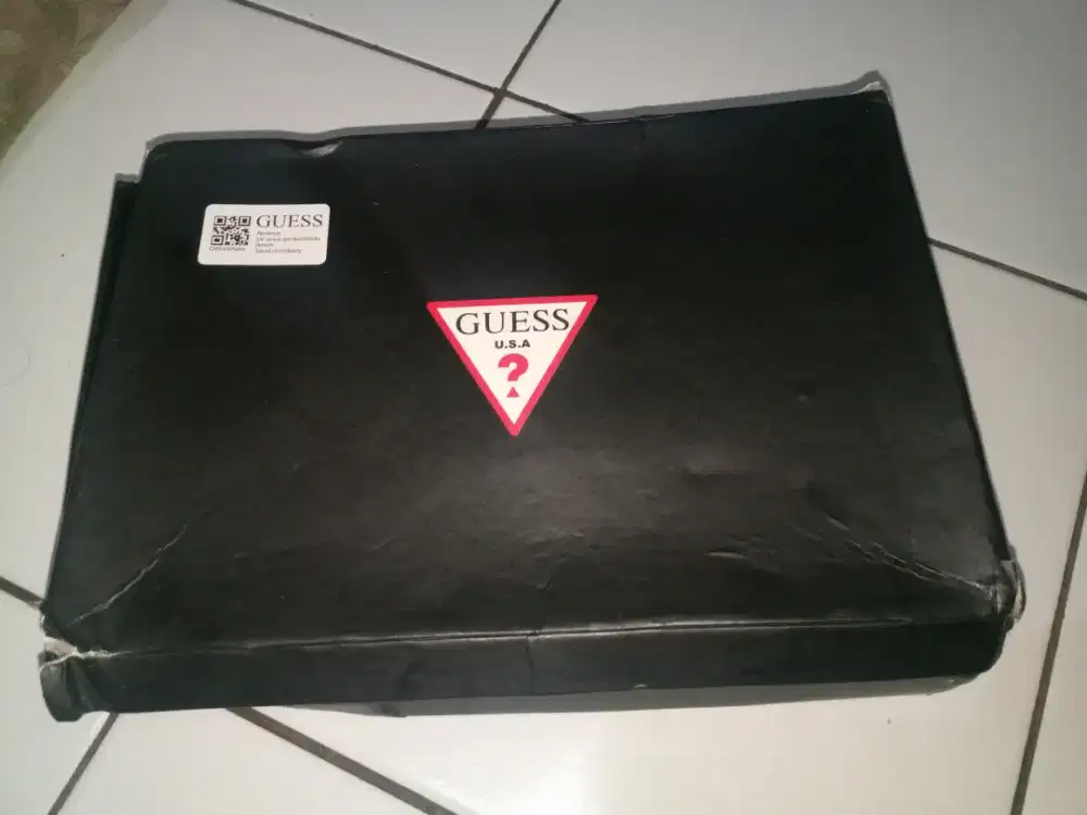 Tas wanita merk GUESS