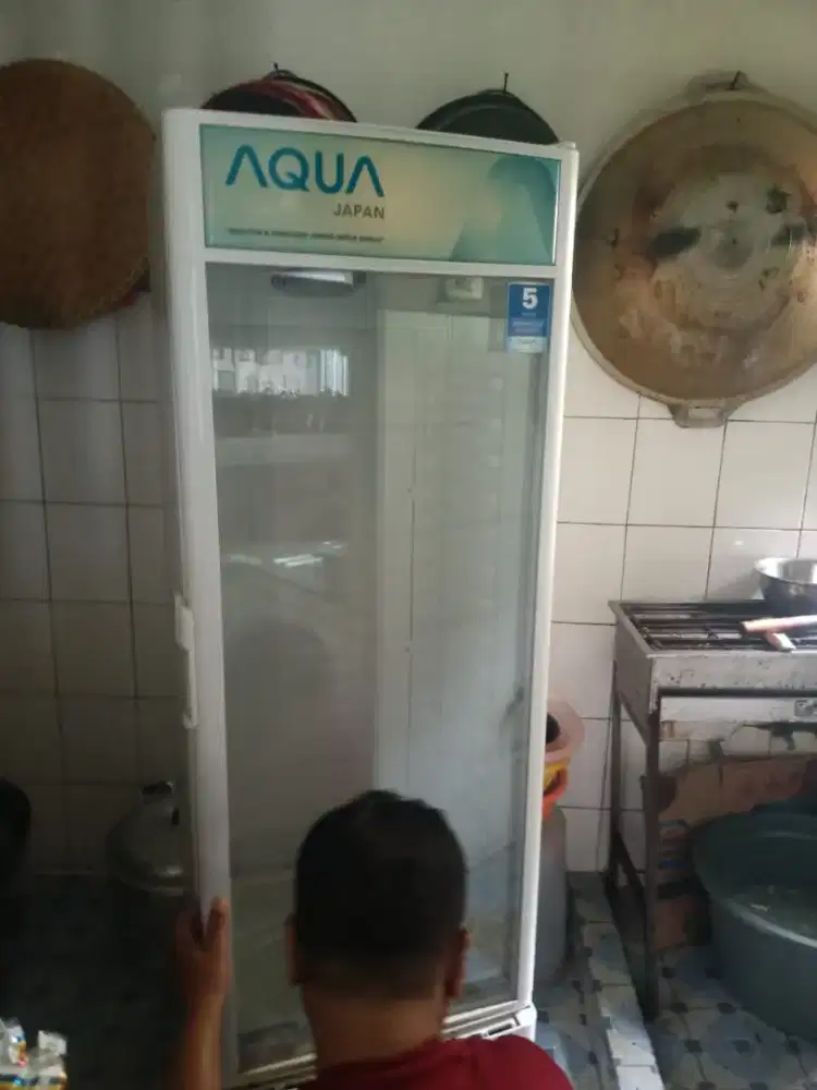 Perbaiki kulkas,showcase,frezer,m.cuci dan AC (service)