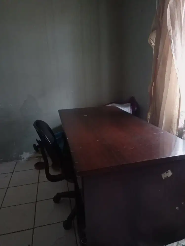 Meja Kerja  1 Set  plus kitai