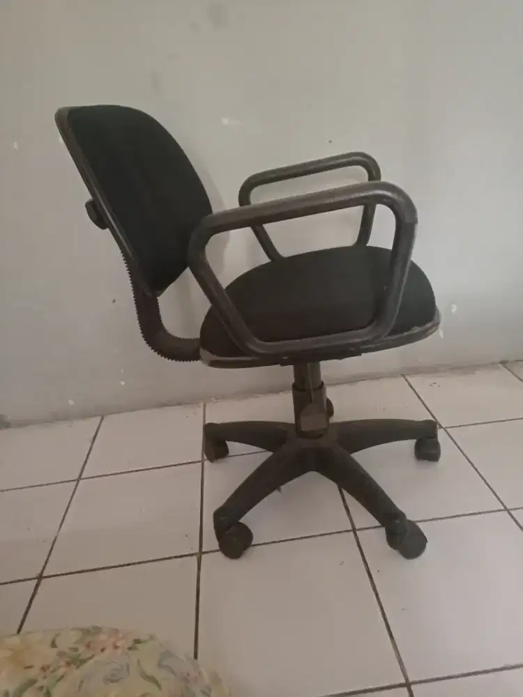 Kursi Kerja untuk kantor dan kerja di rumah