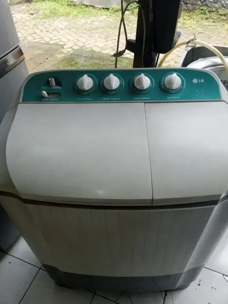 mesin cuci 2 tabung merek LG