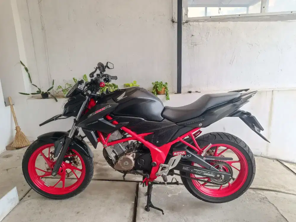 Jual Motor CB150R StreetFire Simpanan