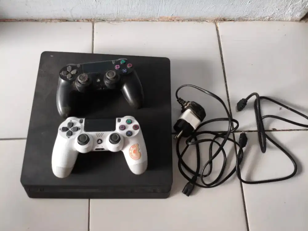 JUAL PS4 SLIM 1TR