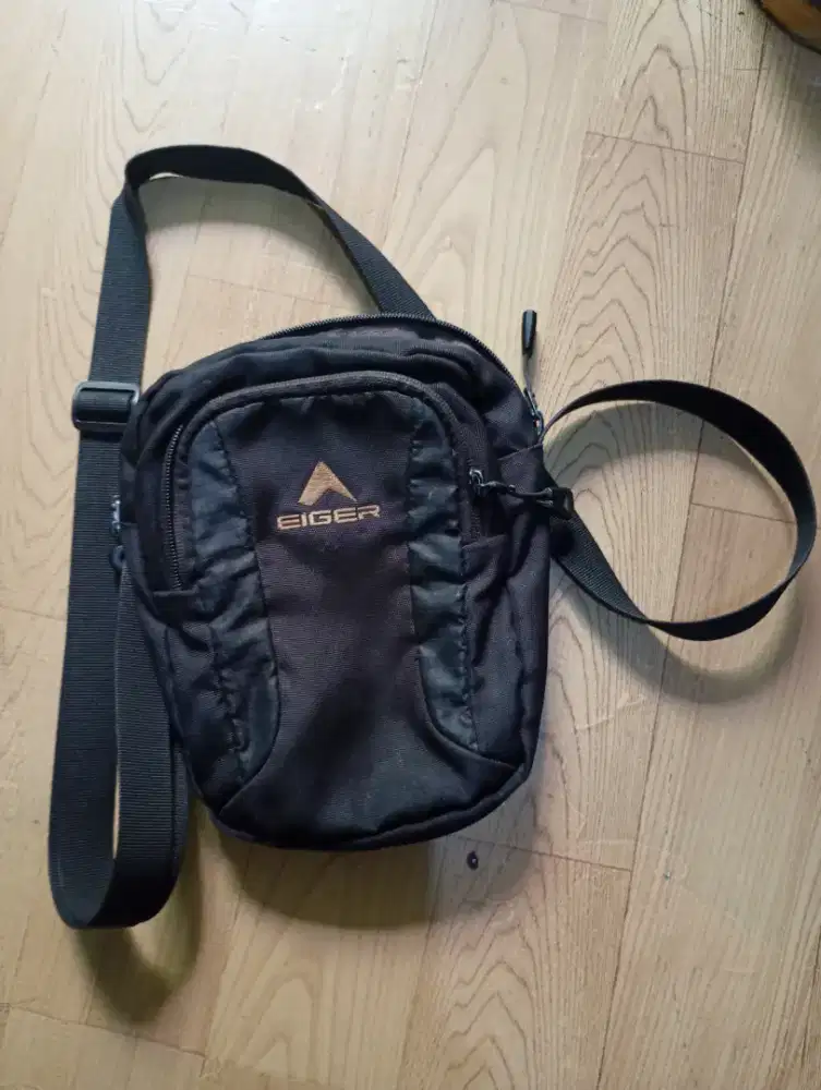 Pouch Sling Bag Eiger Hitam