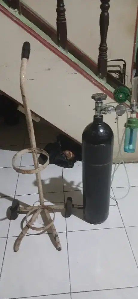 TABUNG OKSIGEN + TEMPATNYA | UKURAN 10 KG | KONDISI MASIH BAGUS