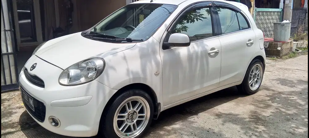 Nissan March 2011 Bensin