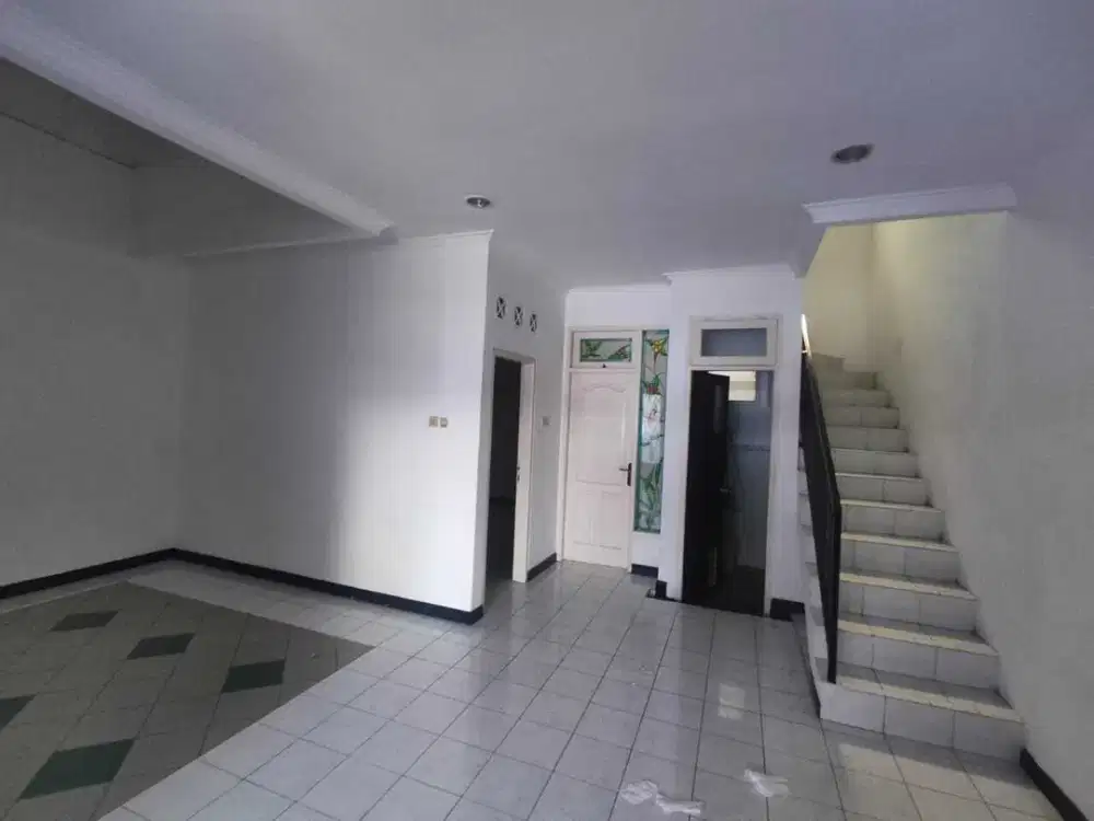 Rumah Hitung Tanah Mulyosari Tengah Strategis Siap Huni