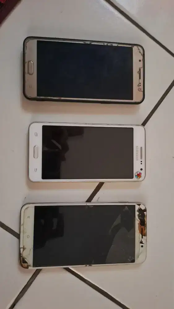 Jual 3 Hp bekas sekaligus semua dalam kondisi hidup