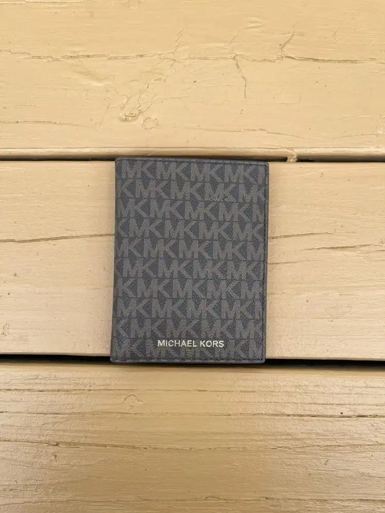 Michael Kors Tempat Passport Original