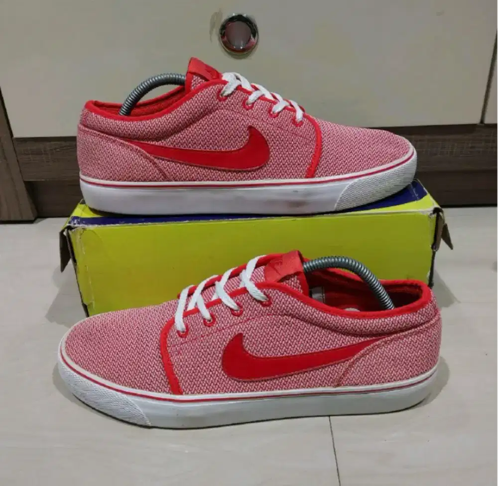 Sepatu Nike TOKI low preloved size 44