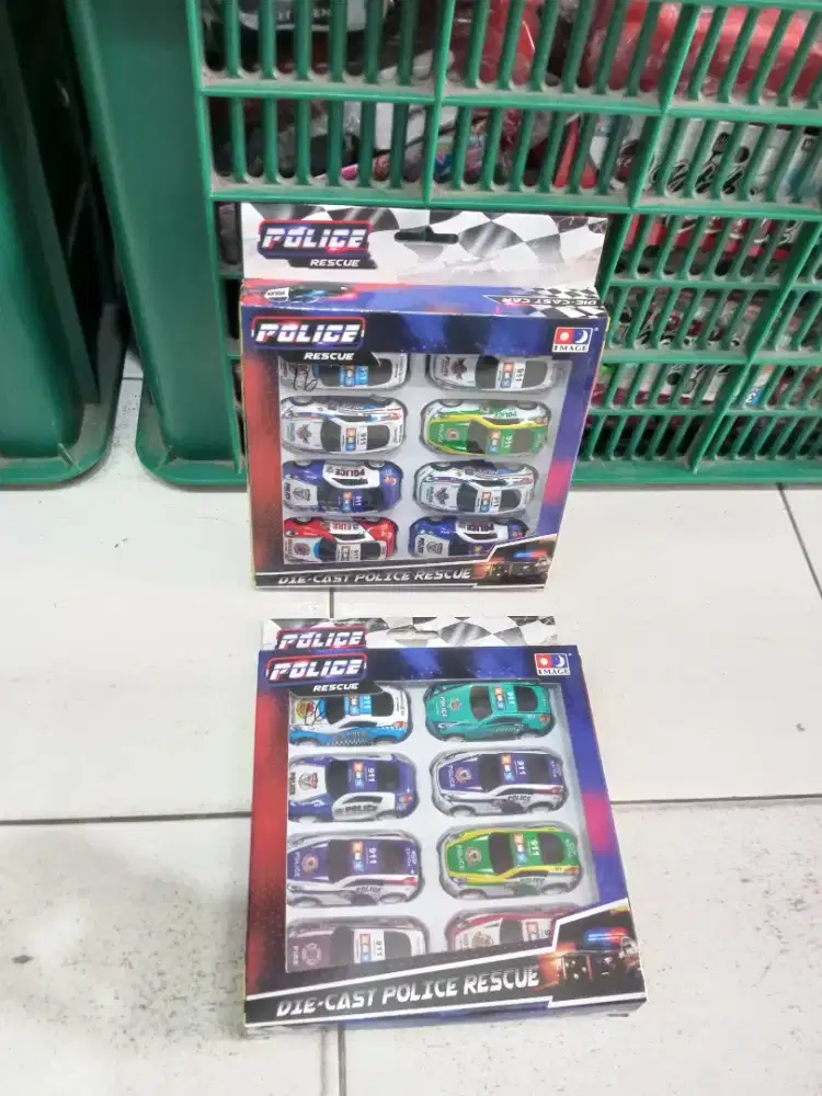 Mainan anak mobil polisi isi 8