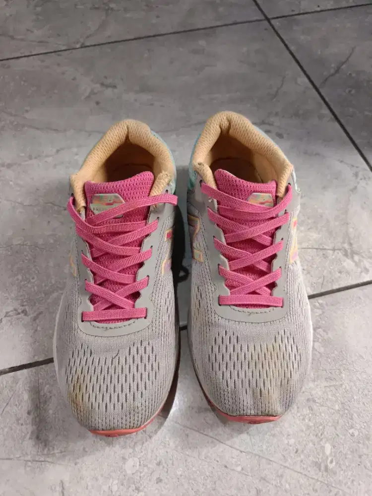 Sepatu Sneaker Anak New Balance Size 33.5