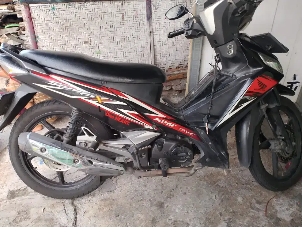 Dijual cepat motor Honda Supra th 2015