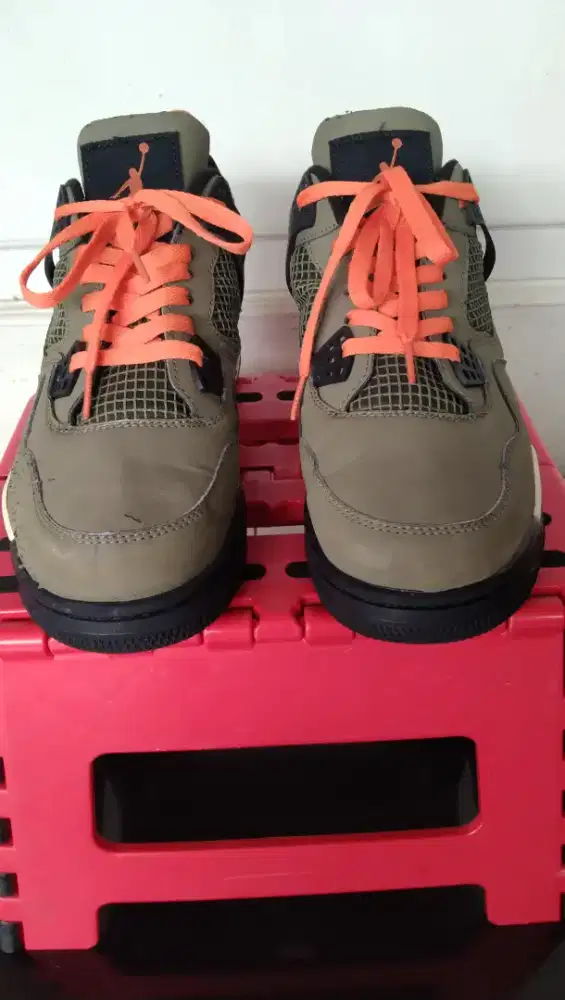 Sepatu Nike Air Jordan 4 Retro